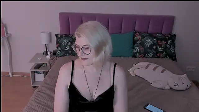 Snapshot of sabrinamacmarren chatting on February 13, 7:52 pm sabrinamacmarren online show from February 13, 7:52 pm