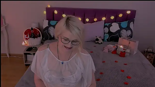 Snapshot of sabrinamacmarren chatting on February 14, 11:31 am sabrinamacmarren online show from February 14, 11:31 am