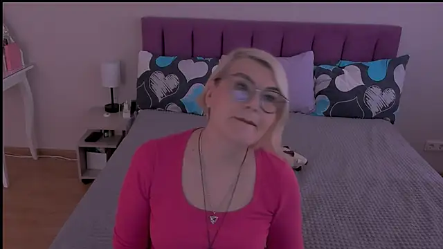 Snapshot of sabrinamacmarren chatting on February 16, 8:54 am sabrinamacmarren online show from February 16, 8:54 am