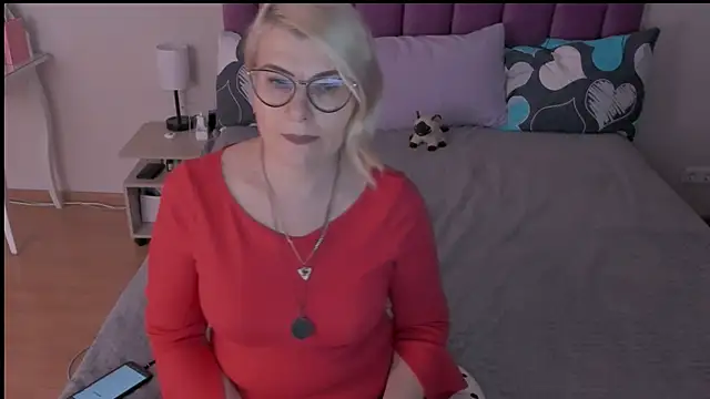 Snapshot of sabrinamacmarren chatting on February 16, 4:21 pm sabrinamacmarren online show from February 16, 4:21 pm