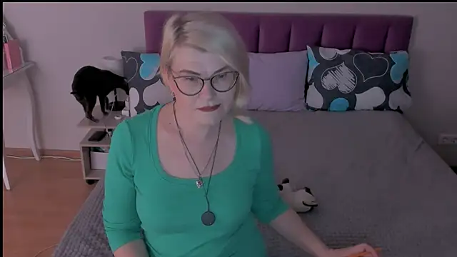 Snapshot of sabrinamacmarren chatting on February 18, 5:20 am sabrinamacmarren online show from February 18, 5:20 am