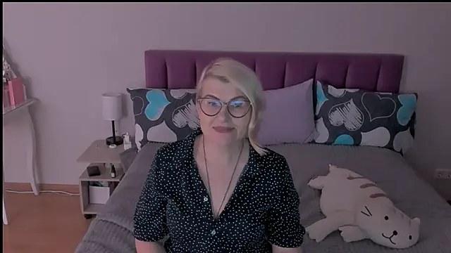 Snapshot of sabrinamacmarren chatting on February 20, 4:25 pm sabrinamacmarren online show from February 20, 4:25 pm