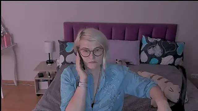 Snapshot of sabrinamacmarren chatting on February 21, 6:48 pm sabrinamacmarren online show from February 21, 6:48 pm