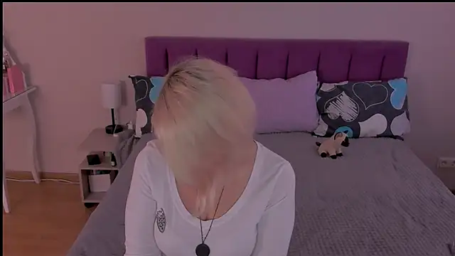 Snapshot of sabrinamacmarren chatting on February 22, 12:29 pm sabrinamacmarren online show from February 22, 12:29 pm