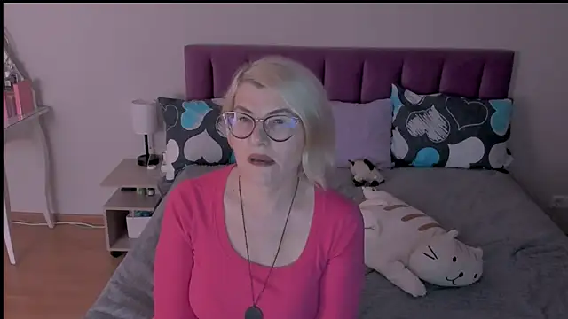 Snapshot of sabrinamacmarren chatting on February 23, 6:56 pm sabrinamacmarren online show from February 23, 6:56 pm