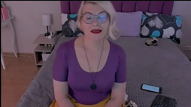 Snapshot of sabrinamacmarren chatting on February 24, 1:21 pm sabrinamacmarren online show from February 24, 1:21 pm