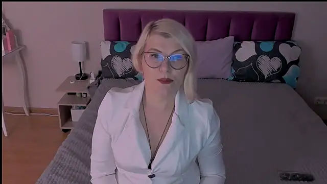 Snapshot of sabrinamacmarren chatting on February 26, 4:24 pm sabrinamacmarren online show from February 26, 4:24 pm