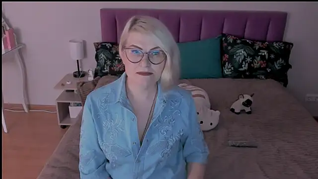 Snapshot of sabrinamacmarren chatting on February 27, 4:21 pm sabrinamacmarren online show from February 27, 4:21 pm