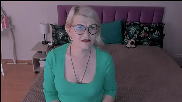 Snapshot of sabrinamacmarren chatting on February 28, 4:10 pm sabrinamacmarren online show from February 28, 4:10 pm