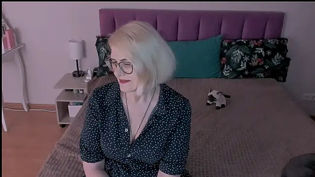 Snapshot of sabrinamacmarren chatting on March 2, 7:23 pm sabrinamacmarren online show from March 2, 7:23 pm