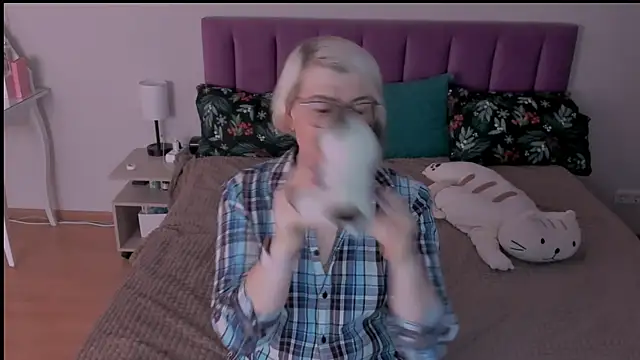 Snapshot of sabrinamacmarren chatting on March 3, 4:14 pm sabrinamacmarren online show from March 3, 4:14 pm