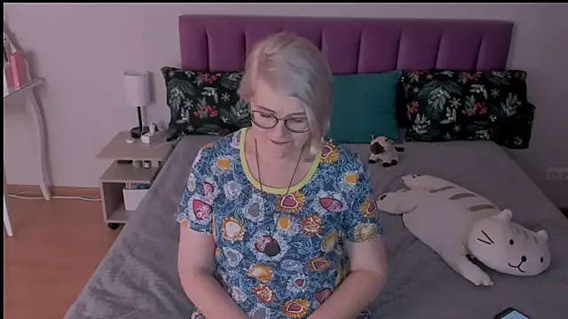 Snapshot of sabrinamacmarren chatting on March 5, 8:21 pm sabrinamacmarren online show from March 5, 8:21 pm