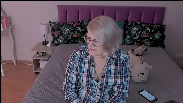 Snapshot of sabrinamacmarren chatting on March 7, 6:54 pm sabrinamacmarren online show from March 7, 6:54 pm