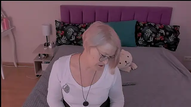 Snapshot of sabrinamacmarren chatting on March 8, 5:17 am sabrinamacmarren online show from March 8, 5:17 am