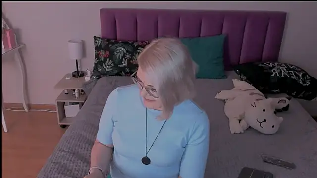 Snapshot of sabrinamacmarren chatting on March 8, 7:53 pm sabrinamacmarren online show from March 8, 7:53 pm