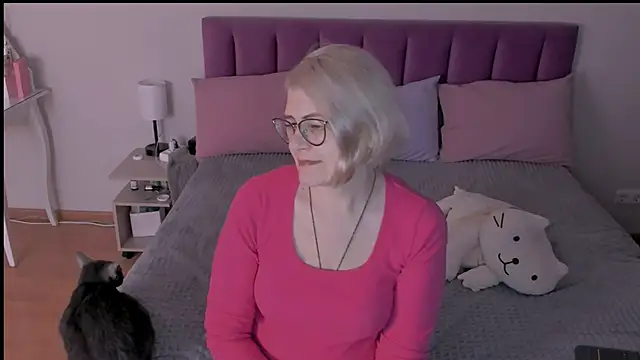 Snapshot of sabrinamacmarren chatting on March 9, 7:15 pm sabrinamacmarren online show from March 9, 7:15 pm