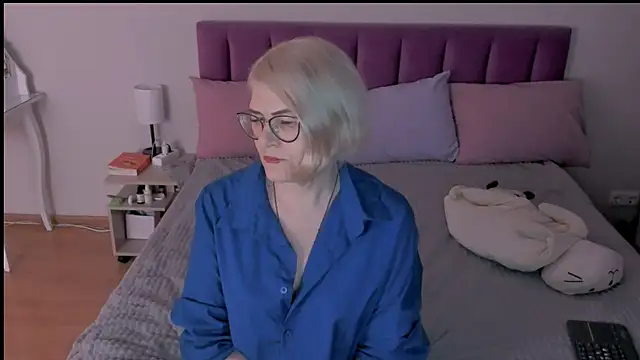 Snapshot of sabrinamacmarren chatting on March 11, 7:25 pm sabrinamacmarren online show from March 11, 7:25 pm