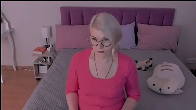 Snapshot of sabrinamacmarren chatting on March 12, 2:34 pm sabrinamacmarren online show from March 12, 2:34 pm