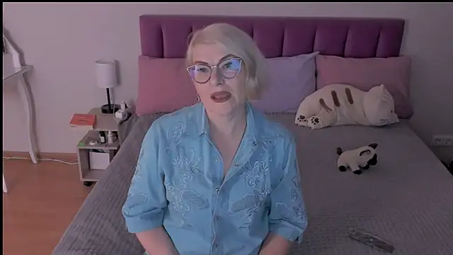 Snapshot of sabrinamacmarren chatting on March 13, 5:28 pm sabrinamacmarren online show from March 13, 5:28 pm