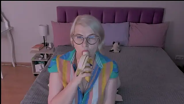 Snapshot of sabrinamacmarren chatting on March 14, 6:39 pm sabrinamacmarren online show from March 14, 6:39 pm