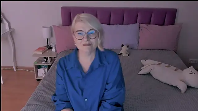 Snapshot of sabrinamacmarren chatting on March 14, 9:43 pm sabrinamacmarren online show from March 14, 9:43 pm