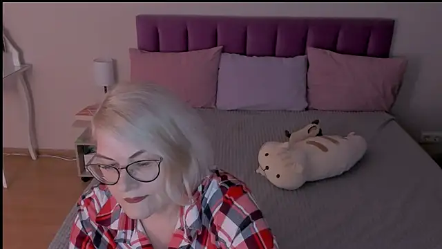 Snapshot of sabrinamacmarren chatting on March 15, 4:54 pm sabrinamacmarren online show from March 15, 4:54 pm