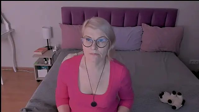 Snapshot of sabrinamacmarren chatting on March 18, 7:42 pm sabrinamacmarren online show from March 18, 7:42 pm