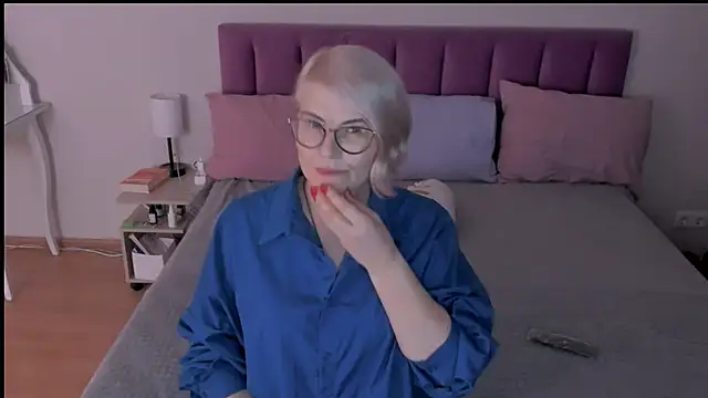 Snapshot of sabrinamacmarren chatting on March 19, 6:23 pm sabrinamacmarren online show from March 19, 6:23 pm