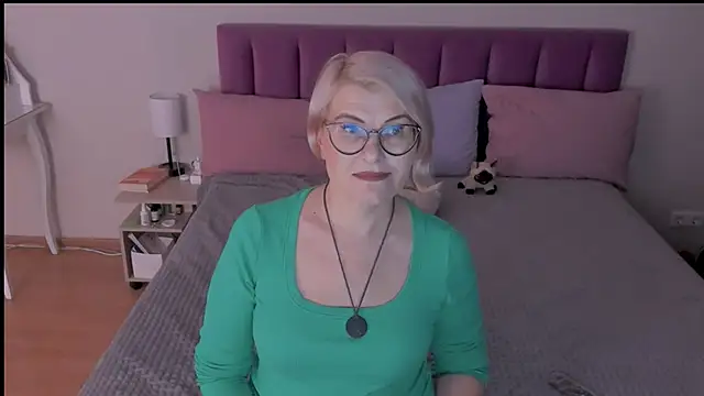 Snapshot of sabrinamacmarren chatting on March 20, 5:25 pm sabrinamacmarren online show from March 20, 5:25 pm