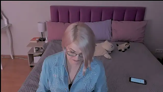 Snapshot of sabrinamacmarren chatting on March 21, 11:01 pm sabrinamacmarren online show from March 21, 11:01 pm