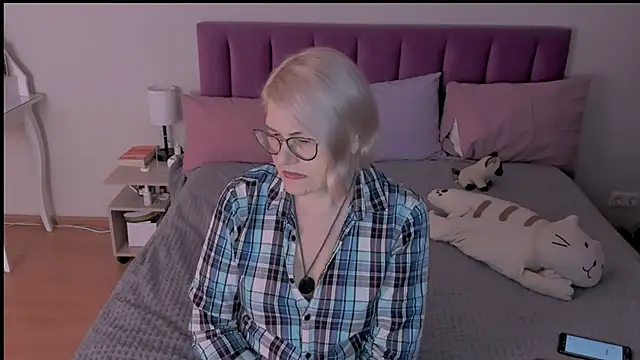 Snapshot of sabrinamacmarren chatting on March 22, 8:15 pm sabrinamacmarren online show from March 22, 8:15 pm