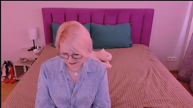 Snapshot of sabrinamacmarren chatting on September 11, 2:39 pm sabrinamacmarren online show from September 11, 2:39 pm