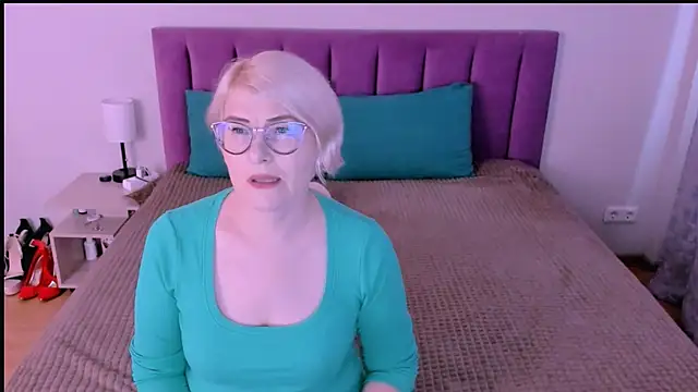 Snapshot of sabrinamacmarren chatting on September 13, 2:39 pm sabrinamacmarren online show from September 13, 2:39 pm