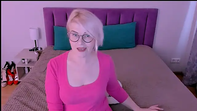 Snapshot of sabrinamacmarren chatting on September 21, 3:02 pm sabrinamacmarren online show from September 21, 3:02 pm