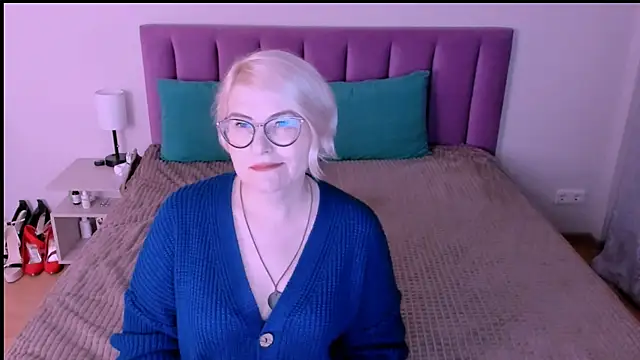 Snapshot of sabrinamacmarren chatting on September 23, 5:27 pm sabrinamacmarren online show from September 23, 5:27 pm