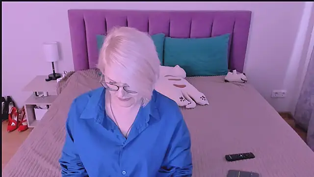 Snapshot of sabrinamacmarren chatting on September 25, 2:54 pm sabrinamacmarren online show from September 25, 2:54 pm