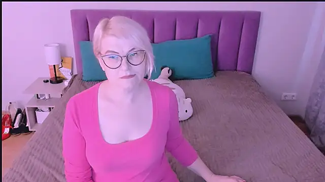 Snapshot of sabrinamacmarren chatting on September 27, 3:17 pm sabrinamacmarren online show from September 27, 3:17 pm