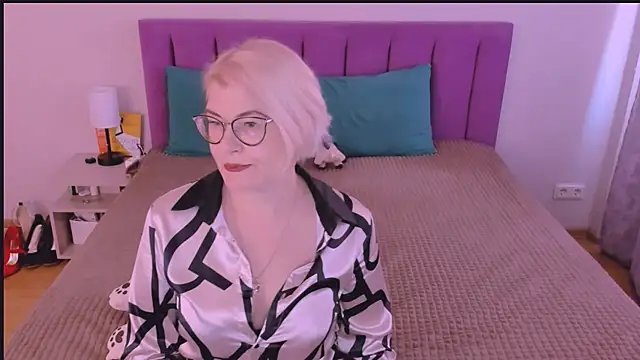 Snapshot of sabrinamacmarren chatting on September 28, 11:48 am sabrinamacmarren online show from September 28, 11:48 am