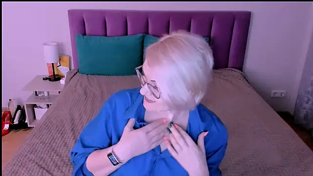 Snapshot of sabrinamacmarren chatting on September 30, 4:01 pm sabrinamacmarren online show from September 30, 4:01 pm