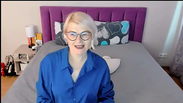 Snapshot of sabrinamacmarren chatting on October 6, 2:25 pm sabrinamacmarren online show from October 6, 2:25 pm