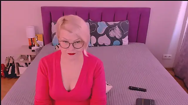 Snapshot of sabrinamacmarren chatting on October 8, 12:03 pm sabrinamacmarren online show from October 8, 12:03 pm