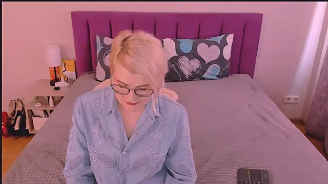 Snapshot of sabrinamacmarren chatting on October 9, 11:41 am sabrinamacmarren online show from October 9, 11:41 am