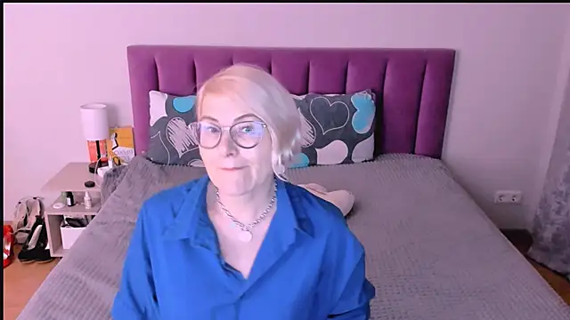 Snapshot of sabrinamacmarren chatting on October 12, 3:22 pm sabrinamacmarren online show from October 12, 3:22 pm