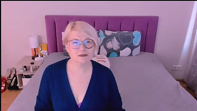 Snapshot of sabrinamacmarren chatting on October 13, 12:16 pm sabrinamacmarren online show from October 13, 12:16 pm