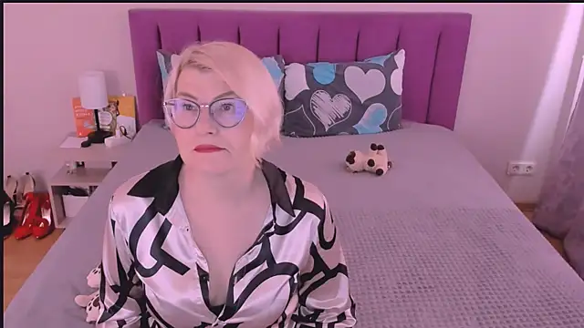 Snapshot of sabrinamacmarren chatting on October 18, 12:06 pm sabrinamacmarren online show from October 18, 12:06 pm