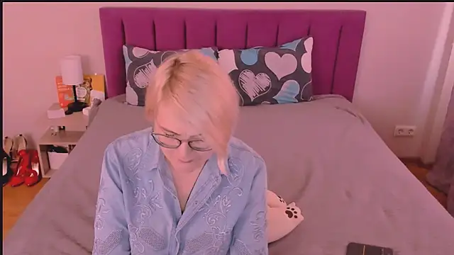 Snapshot of sabrinamacmarren chatting on October 19, 1:23 pm sabrinamacmarren online show from October 19, 1:23 pm