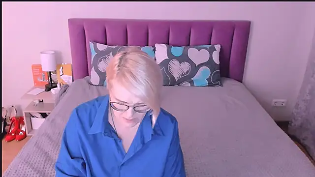 Snapshot of sabrinamacmarren chatting on October 21, 2:40 pm sabrinamacmarren online show from October 21, 2:40 pm