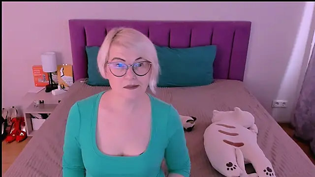 Snapshot of sabrinamacmarren chatting on October 22, 9:31 am sabrinamacmarren online show from October 22, 9:31 am