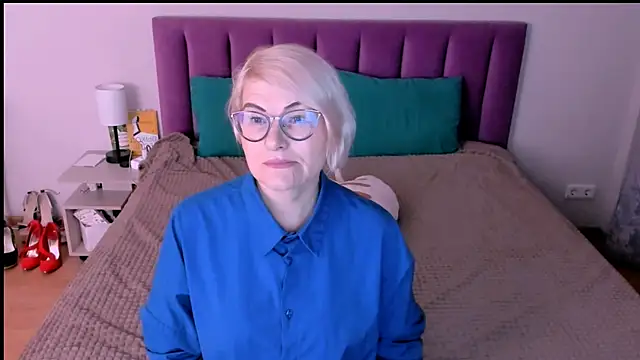 Snapshot of sabrinamacmarren chatting on October 25, 2:24 pm sabrinamacmarren online show from October 25, 2:24 pm