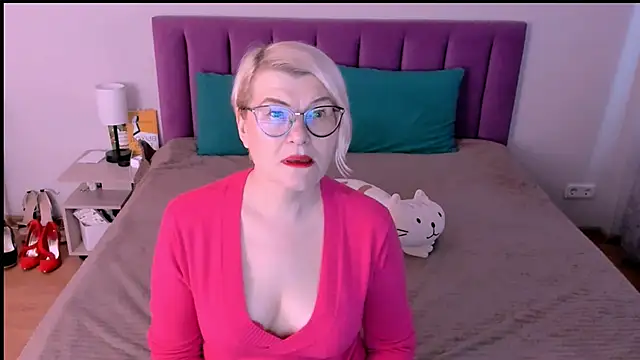 Snapshot of sabrinamacmarren chatting on October 26, 1:17 pm sabrinamacmarren online show from October 26, 1:17 pm